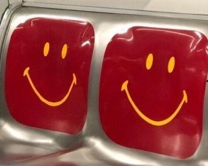 酒店吃瓜文案搞笑,笑料横生，瓜皮飞舞，一场舌尖上的欢乐盛宴！